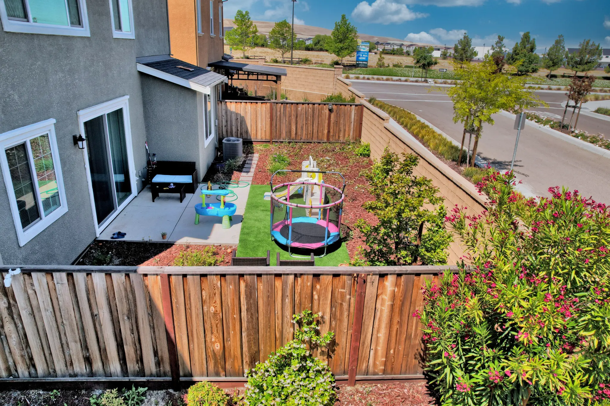 Lot & Surroundings